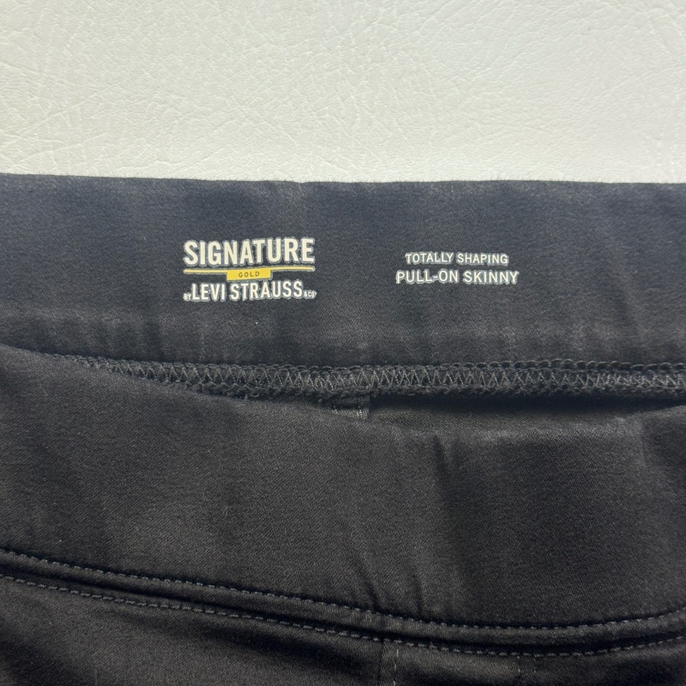 Signature Levi Strauss Totally Shaping Pull-On Skinny Black Jeans 18L W34 L32 - Picture 3 of 16